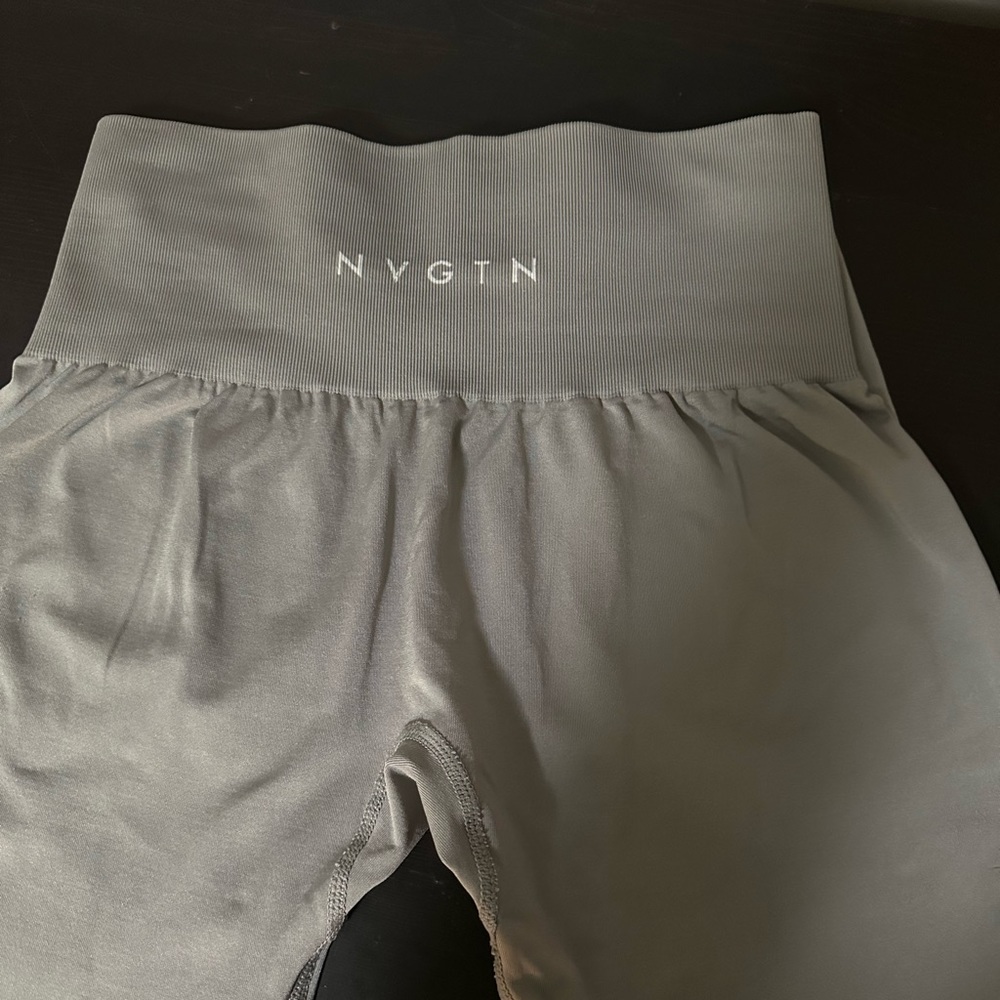 Light grey solid seamless NVGTN leggings